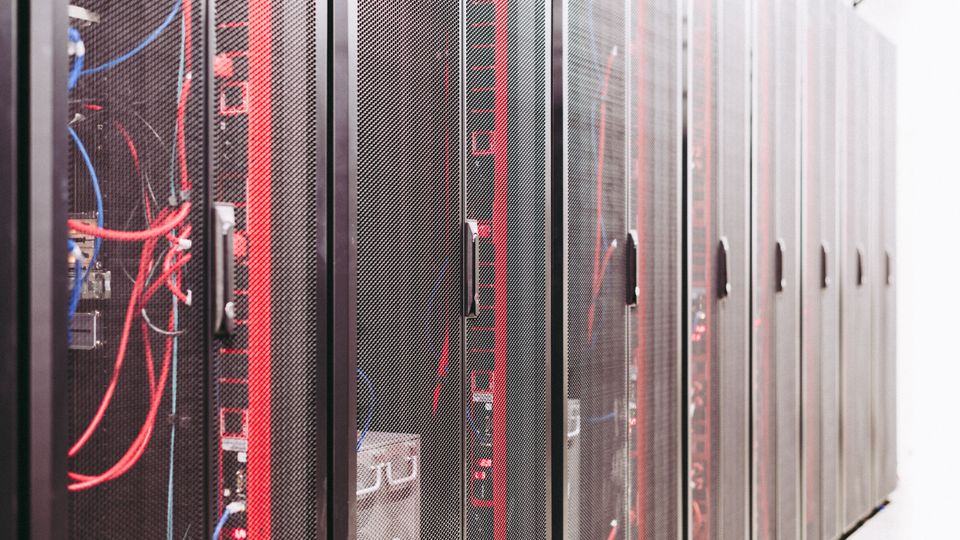 Data center server racks for database workflows